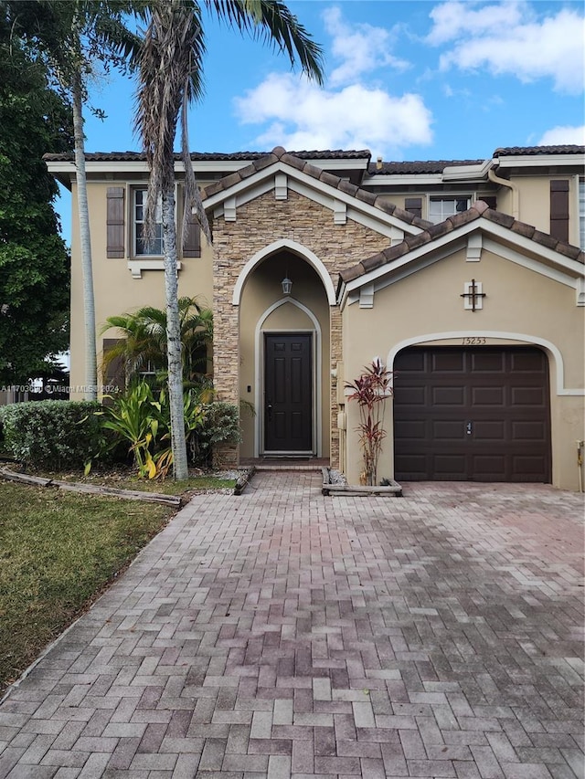 view of front of home featuring a garage