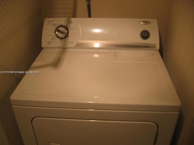 laundry area featuring washer / clothes dryer