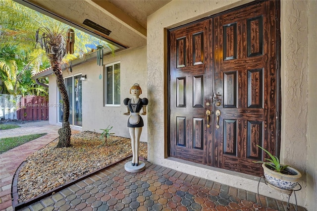 view of exterior entry with stucco siding