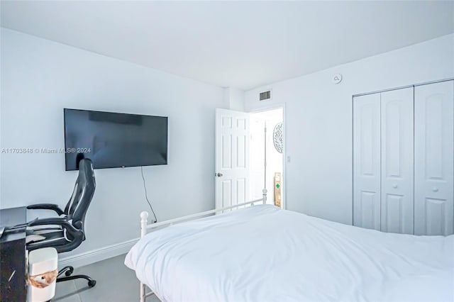 bedroom with a closet