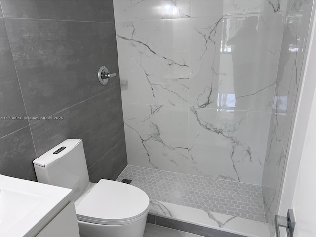 full bathroom featuring toilet, a shower stall, and vanity