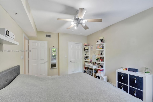 bedroom with ceiling fan