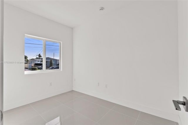 empty room featuring light tile patterned floors