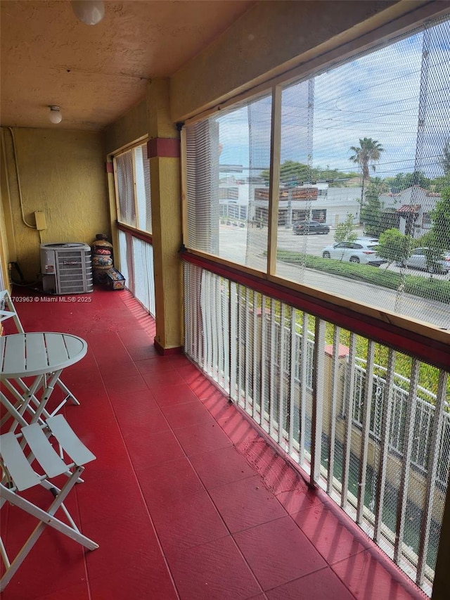 1699 SW 7th St Unit 203, Miami, FL 33135 - view of sunroom / solarium