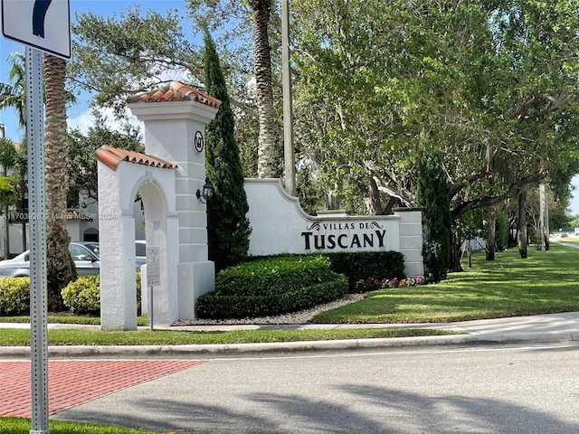 community sign with a lawn