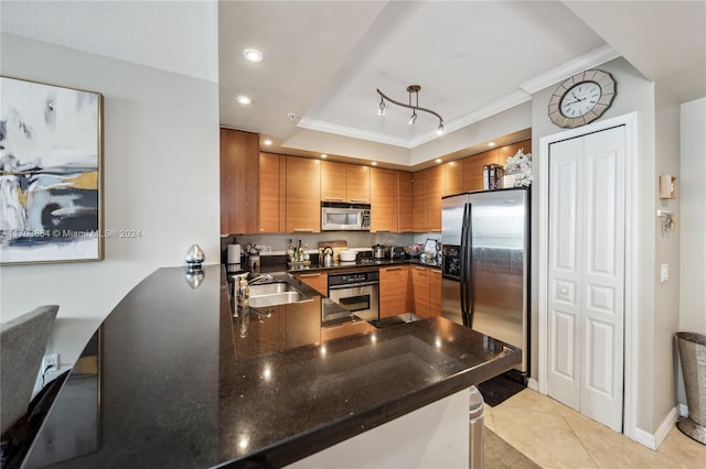 kitchen with sink, stainless steel appliances, kitchen peninsula, light tile patterned floors, and ornamental molding