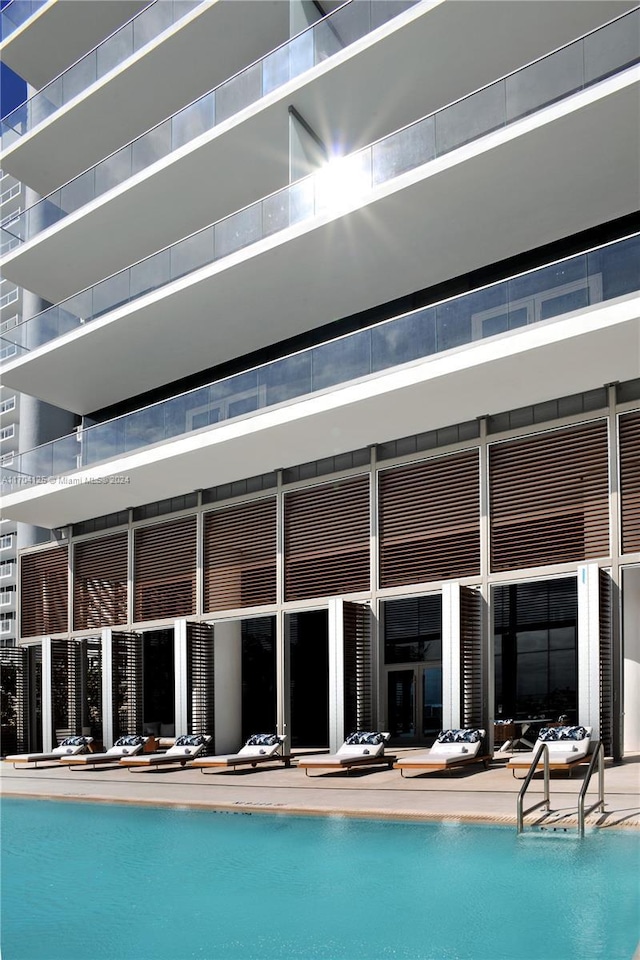 2000 S Ocean Dr Ph 4, Hallandale Beach, FL 33009 - view of community pool