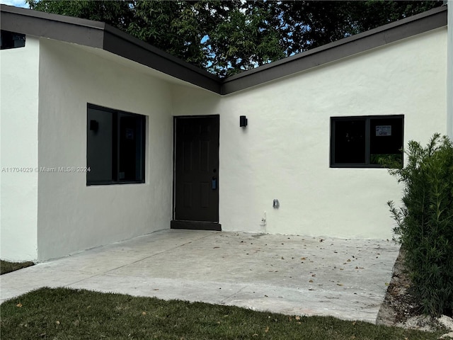 entrance to property with a patio