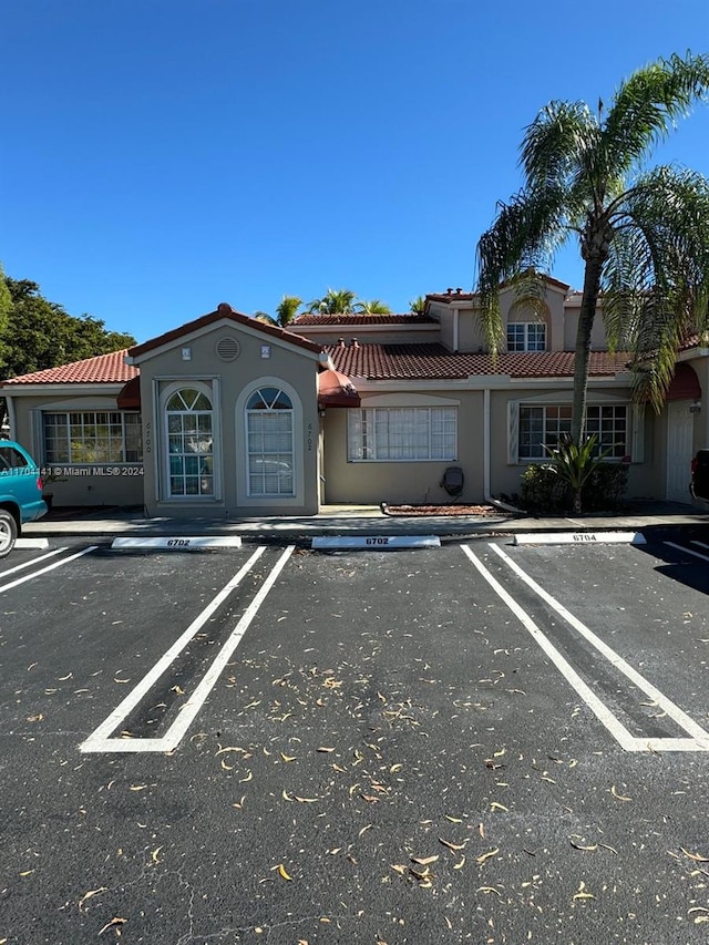 view of front of property