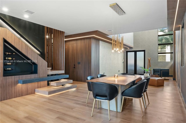 dining room featuring light hardwood / wood-style flooring and a notable chandelier