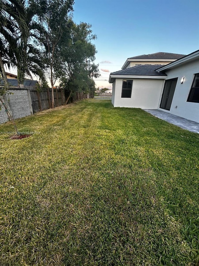 view of yard with a patio area