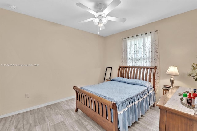 bedroom featuring ceiling fan