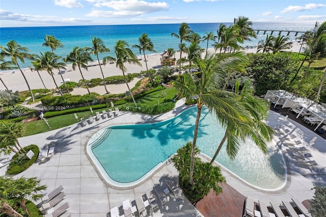 view of swimming pool featuring a water view