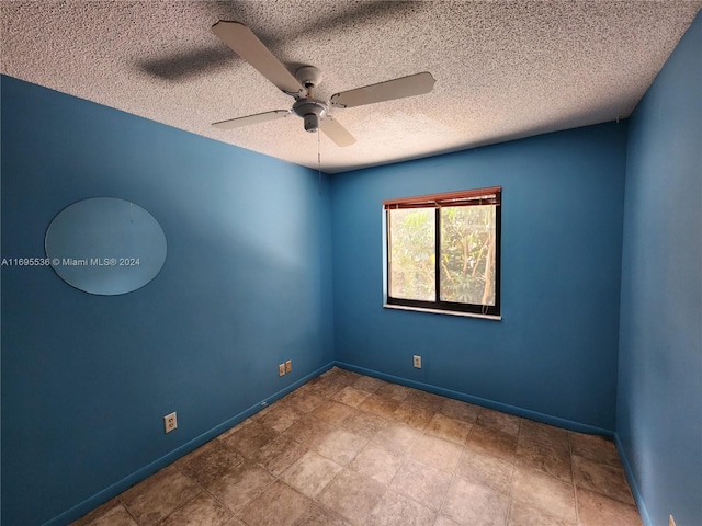 empty room featuring ceiling fan and a textured ceiling