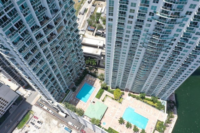 41 SE 5th St Unit 2011, Miami, FL 33131 - drone / aerial view of a pool area