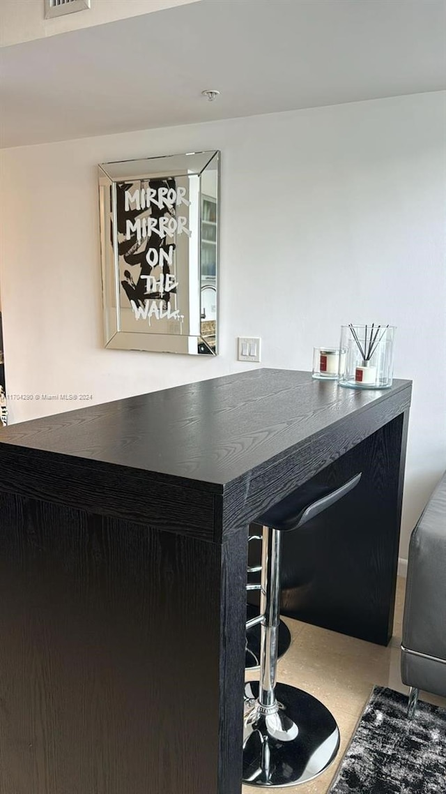 41 SE 5th St Unit 2011, Miami, FL 33131 - view of bar area