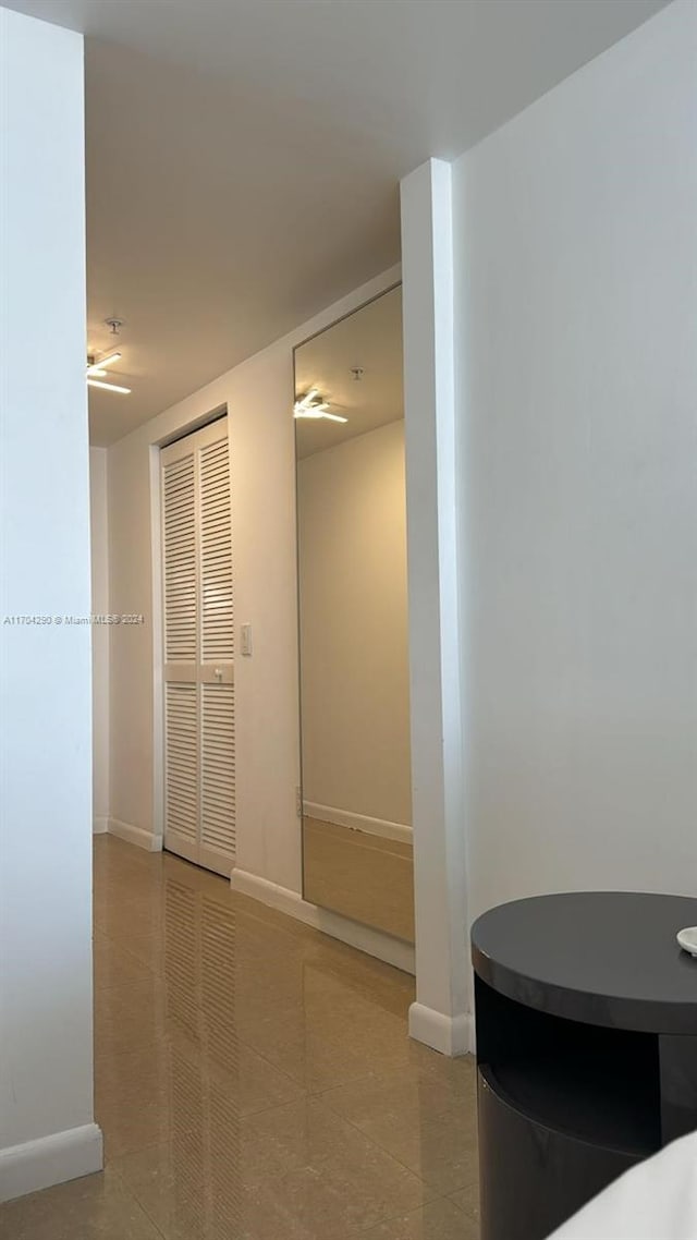 41 SE 5th St Unit 2011, Miami, FL 33131 - corridor featuring baseboards and tile patterned flooring