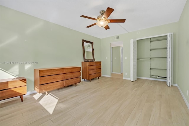 bedroom featuring a closet, light hardwood / wood-style flooring, and ceiling fan