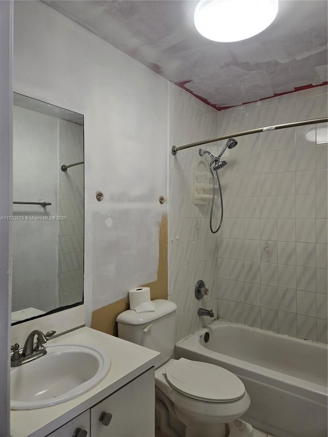 full bathroom with vanity, toilet, and tiled shower / bath