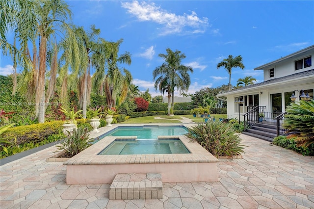 view of pool featuring an in ground hot tub