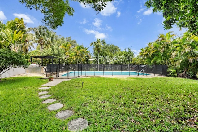 view of yard featuring a fenced in pool