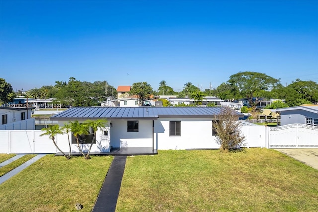 view of front of house with a front lawn