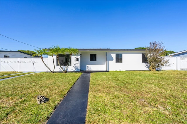 view of front of property with a front yard