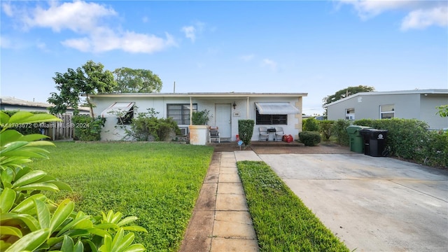 view of front of house with a front lawn