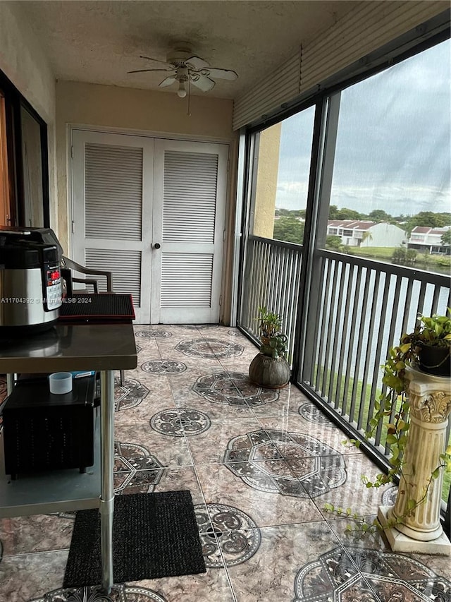 sunroom / solarium featuring ceiling fan