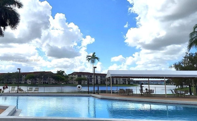 view of swimming pool