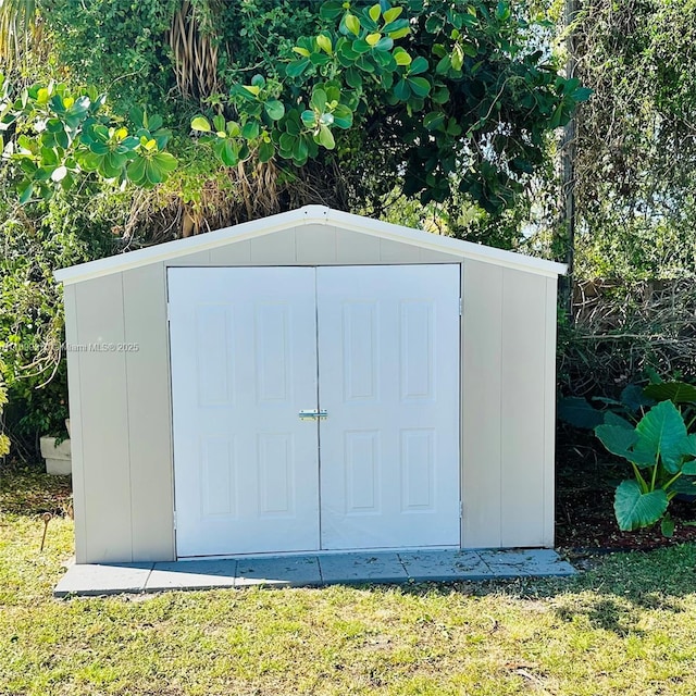 view of outdoor structure with a lawn