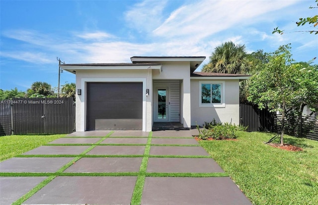 view of front facade featuring a front yard and a garage