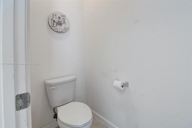 bathroom featuring toilet