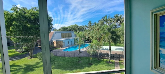 view of swimming pool with a lawn