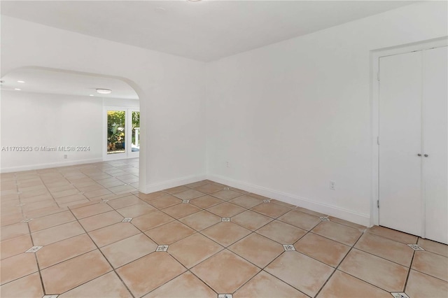 empty room featuring light tile patterned flooring