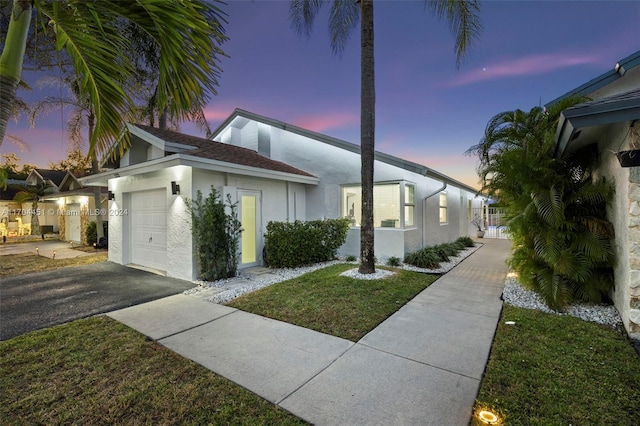 view of front of house featuring a lawn and a garage