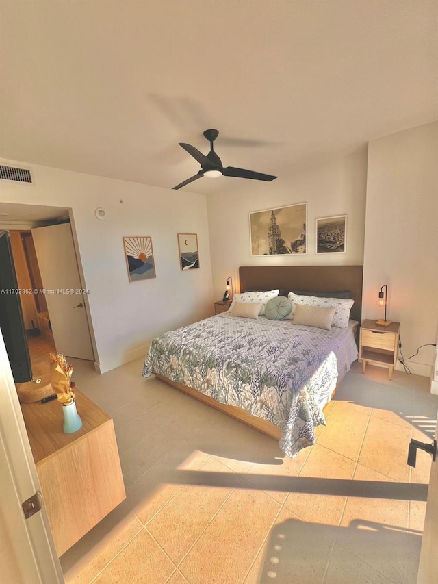 bedroom with ceiling fan