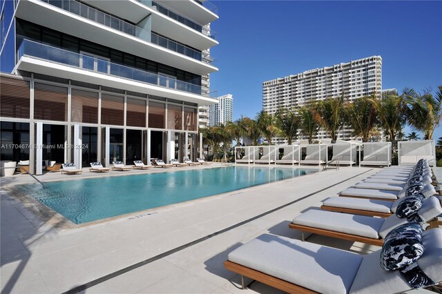 view of swimming pool