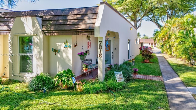 exterior space featuring a yard