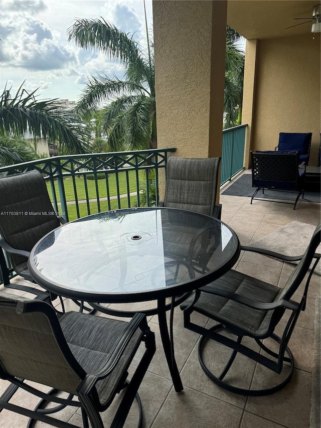 balcony featuring ceiling fan