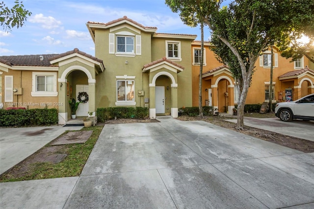 view of mediterranean / spanish-style home