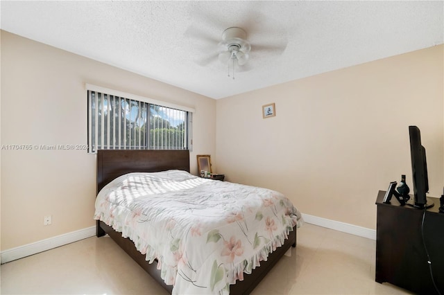 bedroom featuring ceiling fan and a textured ceiling