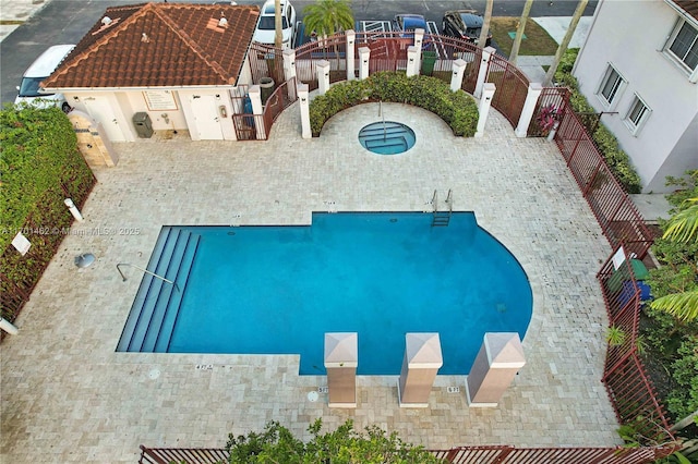 view of swimming pool