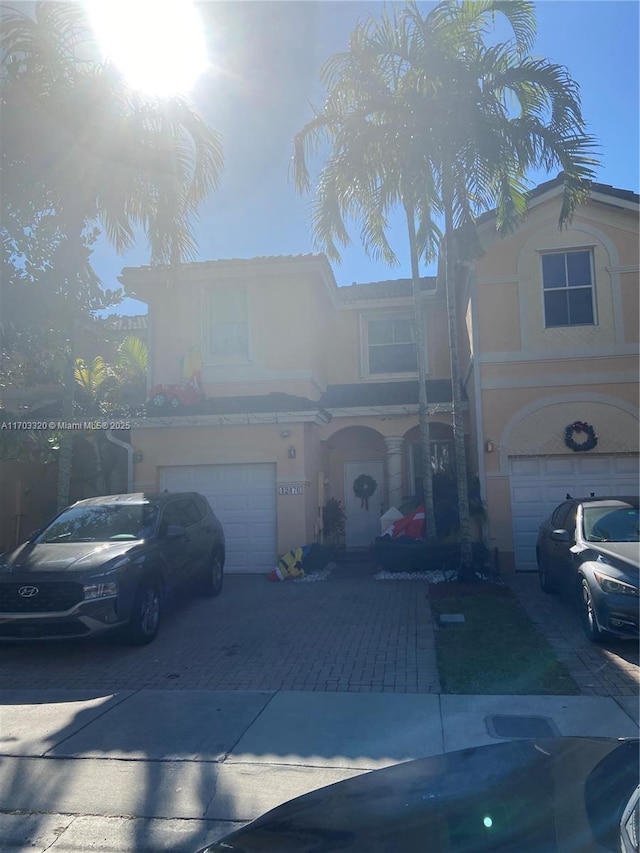 view of front facade with a garage