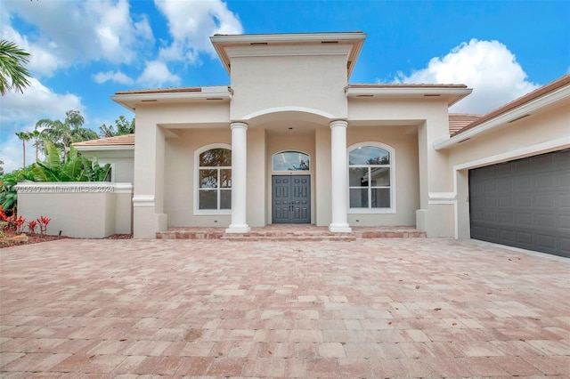 view of front of property featuring a garage