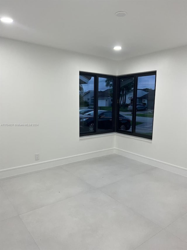 spare room featuring concrete floors