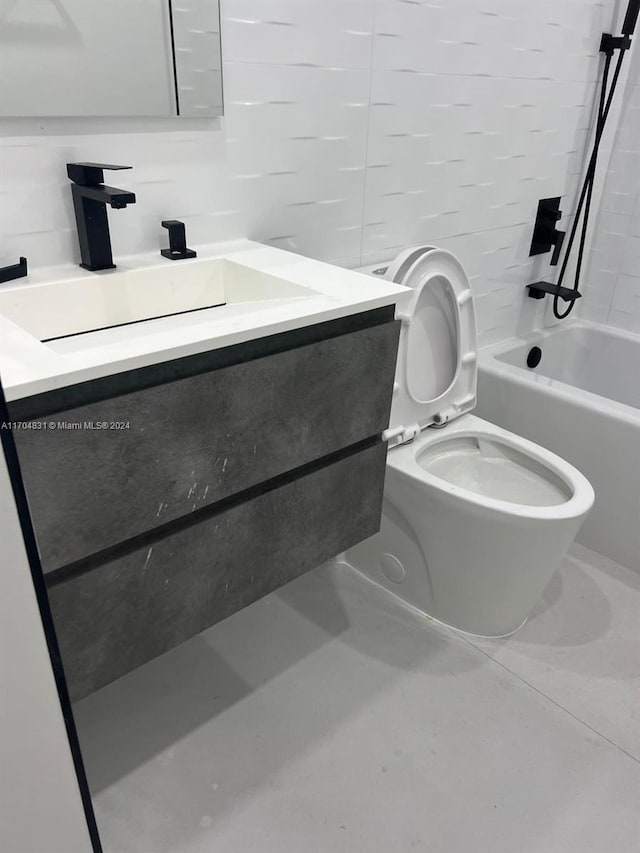 full bathroom featuring vanity, toilet, and tiled shower / bath combo