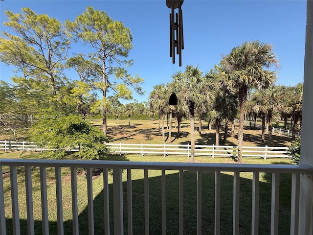 view of yard featuring a rural view