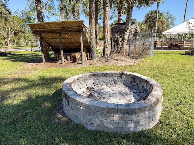 view of yard featuring an outdoor fire pit