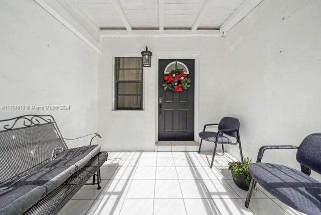 entrance to property featuring a porch